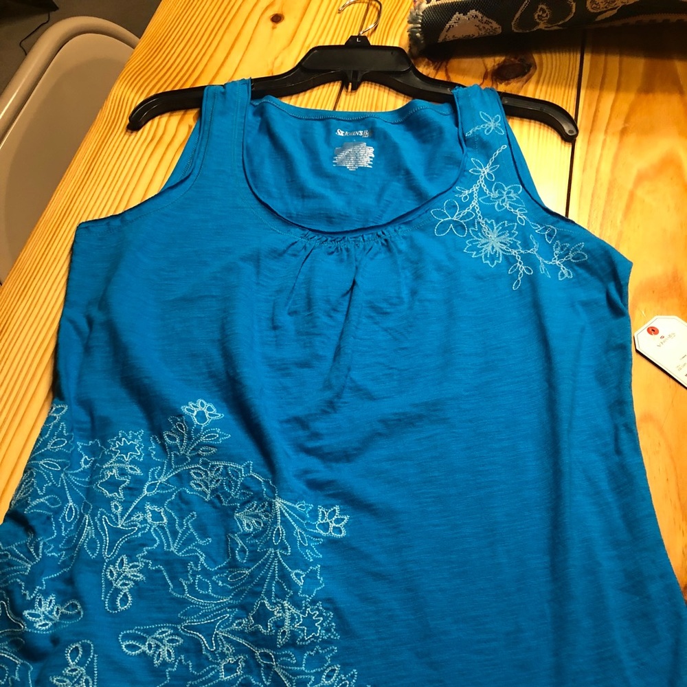 Sleeveless, embroidered top